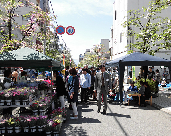 4月23日 朝日通り ハナミズキ祭りの写真2