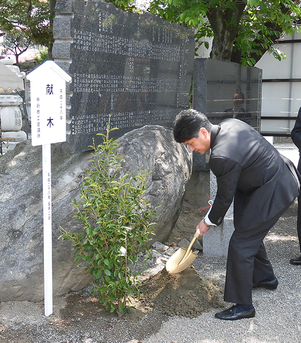 5月2日 甲府商工会議所「献木祭」の写真2