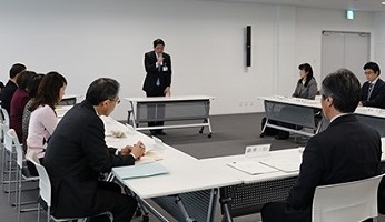 12月19日 甲府市消費者安全確保地域協議会 委員委嘱状交付式の写真
