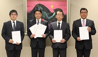 12月20日 「災害時における物資の緊急輸送等の協力に関する協定」 調印式の写真