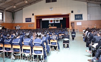 3月13日 甲府市立中学校 卒業証書授与式の写真1