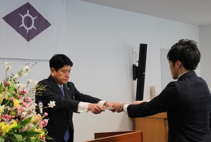 4月3日 平成29年度 年度初め式 新採用職員等辞令交付式の写真1