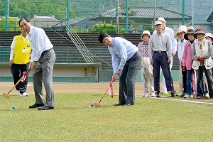 5月17日 甲府市高齢者学級協議会第8回グラウンド・ゴルフ大会の写真2