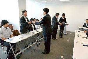 5月30日 「こうふ開府500年記念誌編集委員会」委員委嘱式の写真2