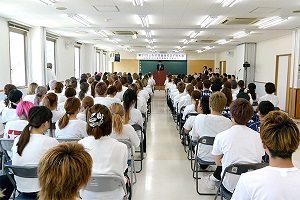 7月10日 第31回山梨県美容技術選手権大会 開会式の写真2