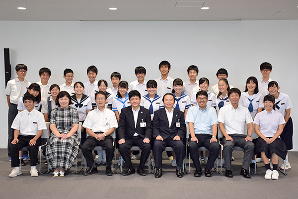 8月17日 甲府市姉妹都市友好教育研修派遣団 帰国報告の写真2