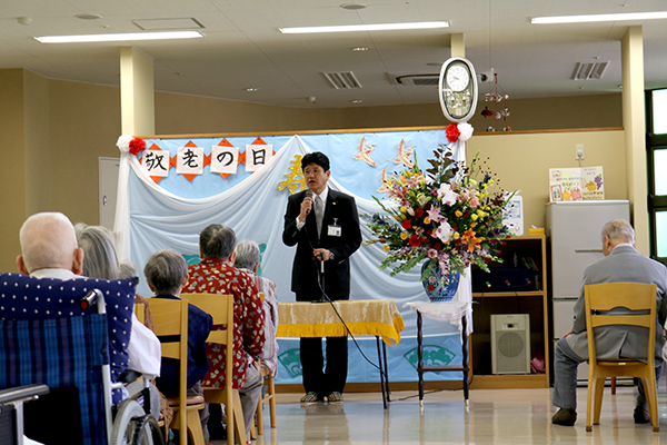 9月13日 敬老祝金の贈呈・慶祝訪問の写真1