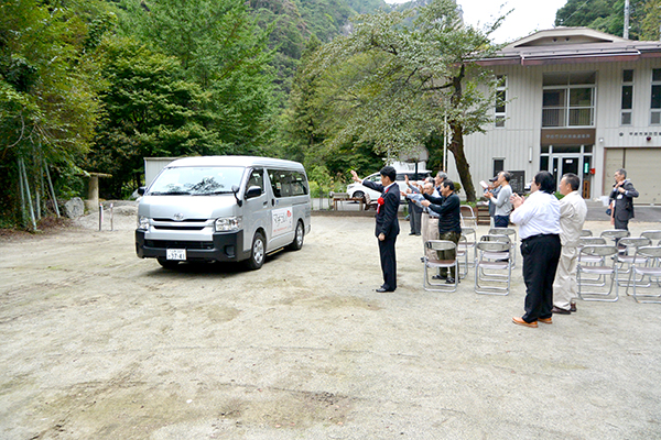10月2日 宮本・能泉地区買物・通院等送迎事業出発式の写真2