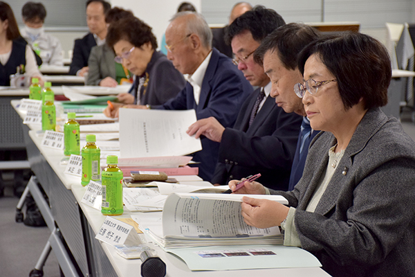 10月24日 「(仮称)甲府市総合健康支援センター検討委員会」委嘱状交付式・第1回会議の写真4