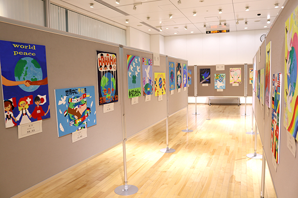 11月12日 「第27回平和ポスター展」表彰式の写真4