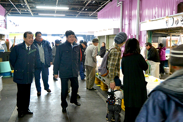 11月18日 甲府市地方卸売市場消費者感謝デーの写真1