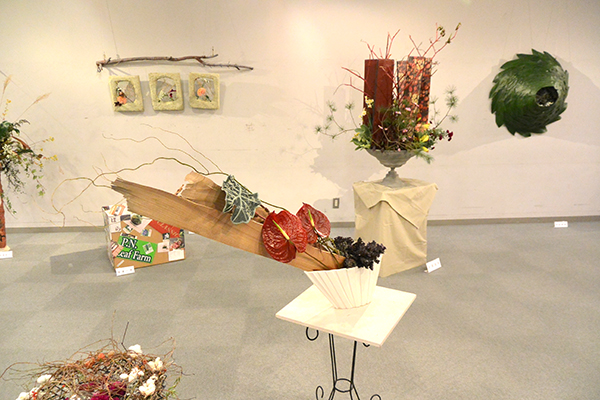11月19日 第17回やまなし県民文化祭フラワーデザイン部門展示会の写真2