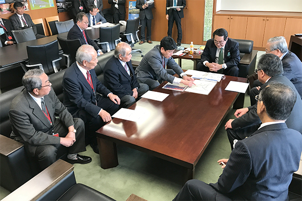 11月20日 新山梨環状道路北部区間の早期事業化に関する要望活動の写真4