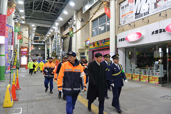 12月13日 「防火・防犯診断」・「甲府市中心街合同パトロール」出発式の写真2