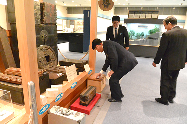 12月13日 山梨中銀金融資料館「山梨近代化の父 栗原信近 展」の写真6