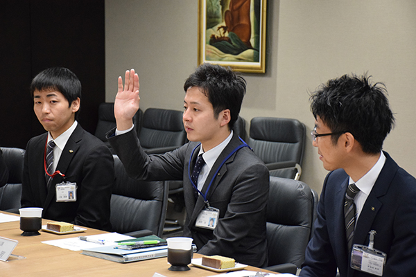 12月26日 職員の政策形成実務演習「市長とのオフサイトミーティング」の写真2