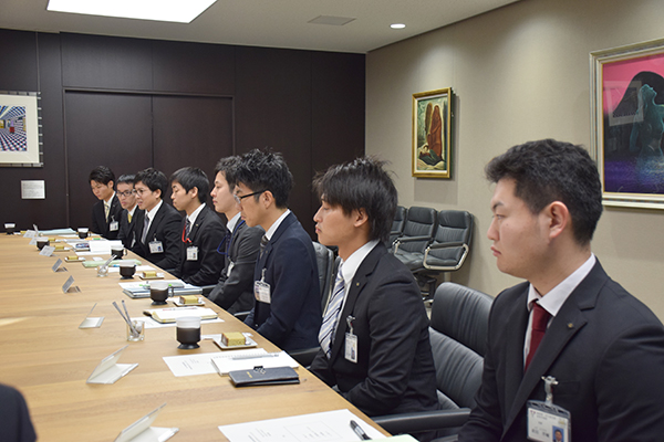 12月26日 職員の政策形成実務演習「市長とのオフサイトミーティング」の写真4