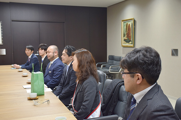 2月28日 甲府青年会議所 デモイン市からの帰国に伴う市長表敬訪問の写真2