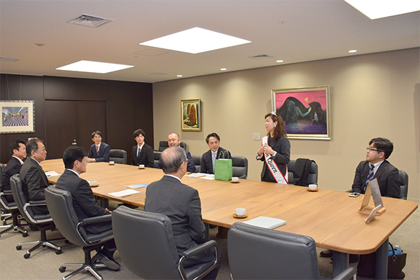 2月28日 甲府青年会議所 デモイン市からの帰国に伴う市長表敬訪問の写真3