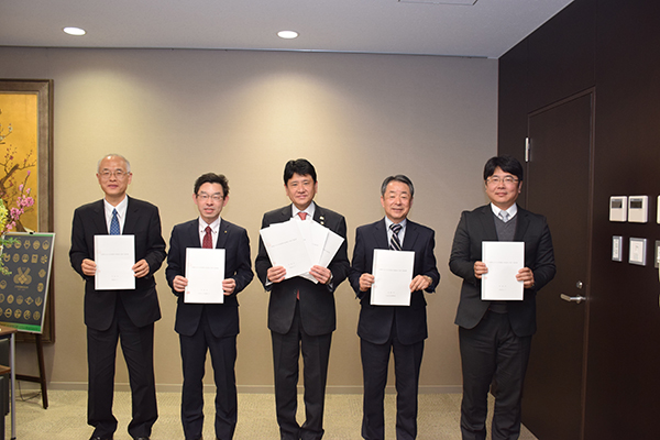 2月28日 「災害時における生活物資の供給協力に関する協定」締結式の写真
