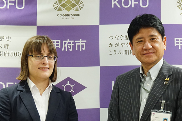 甲府大使カロリーナ女流棋士と面会の写真1