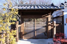 木戸門内