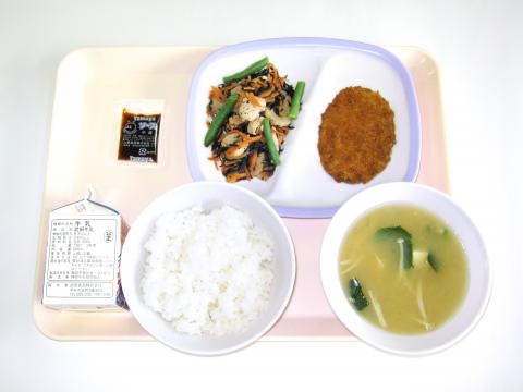 20220225給食メニュー