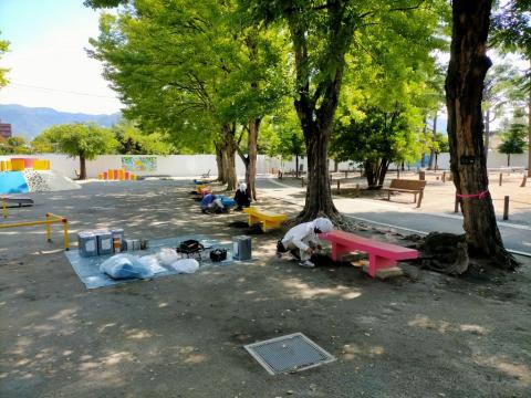 ベンチ塗装前
