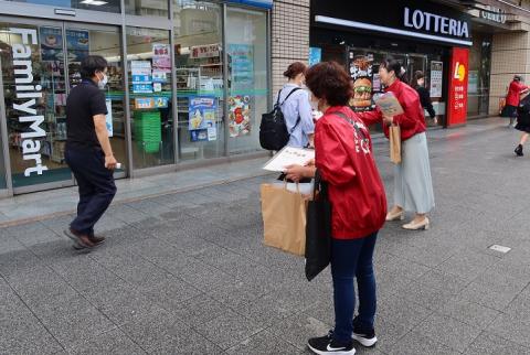 街頭啓発の様子2