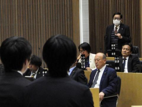 議員の質問の様子1