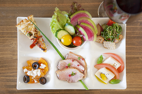 地ワインもおいしいビストロ「BISTRO MAISON DE ROUGE」