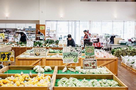 朝採り野菜を買うなら「風土記の丘農産物直売所」へ